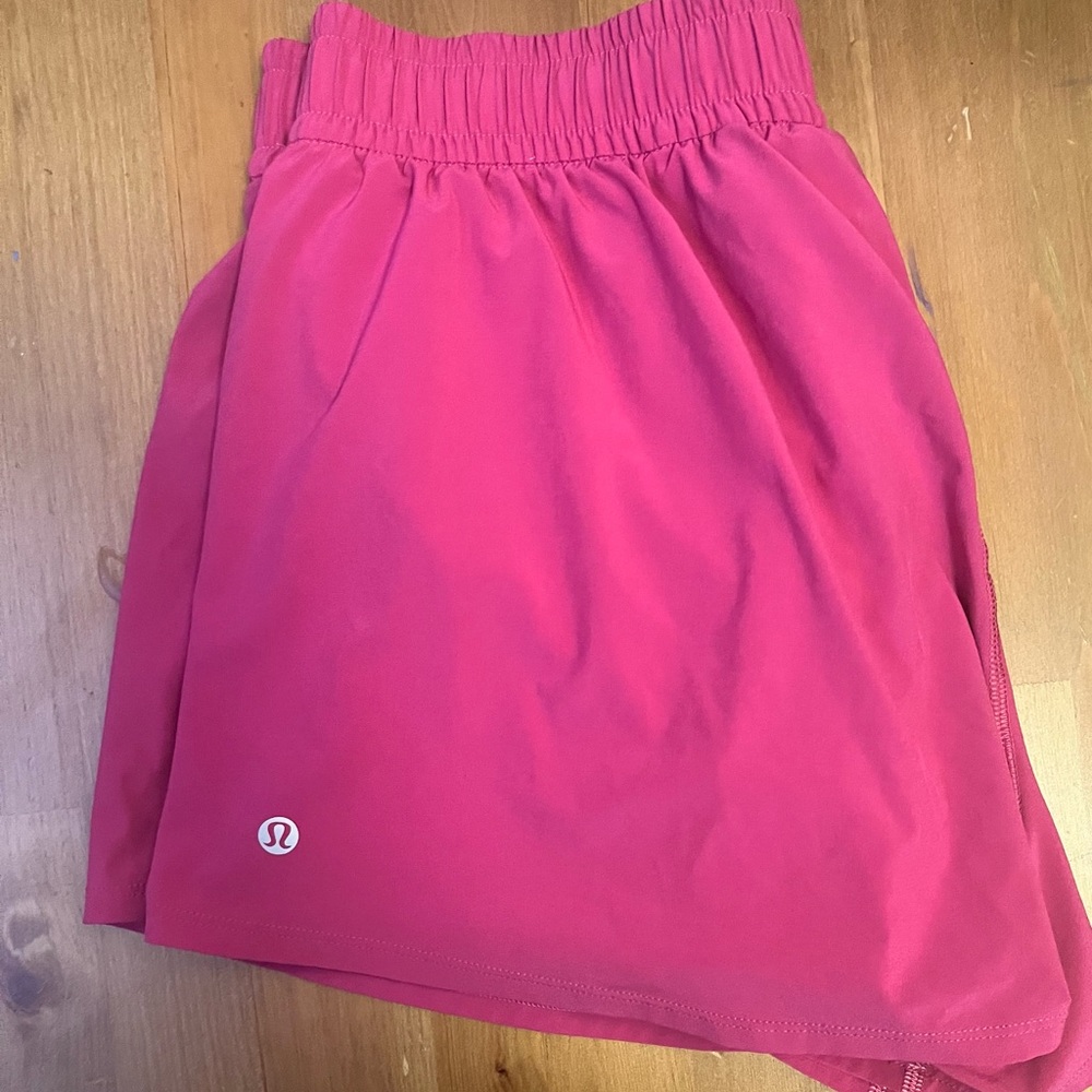 Lululemon Raspberry Pace Crush High Rise Short M never worn